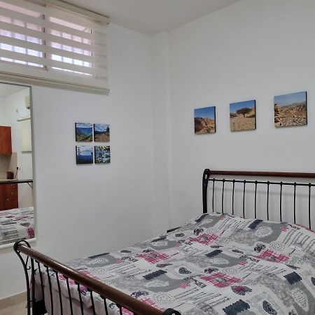 הבית באלרואי Apartamento Rishon LeZion Exterior foto