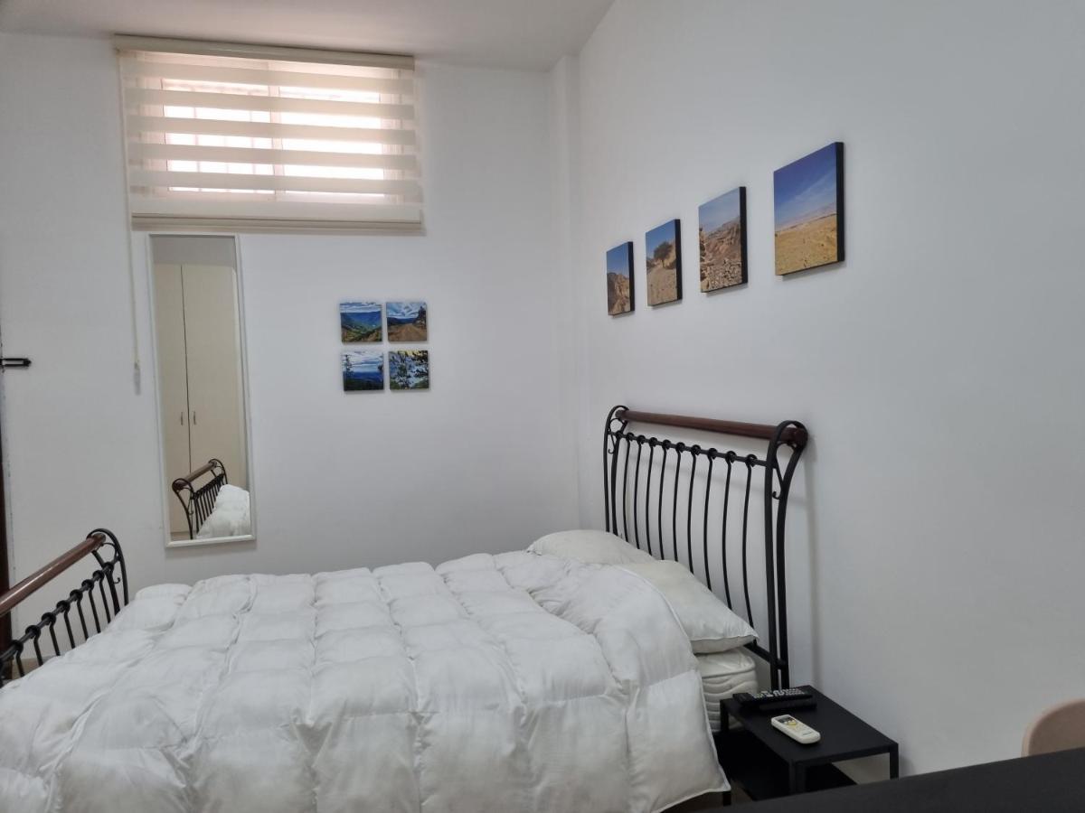 הבית באלרואי Apartamento Rishon LeZion Exterior foto